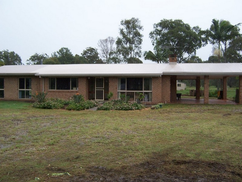 33 Campbell Parade, Beachmere QLD 4510