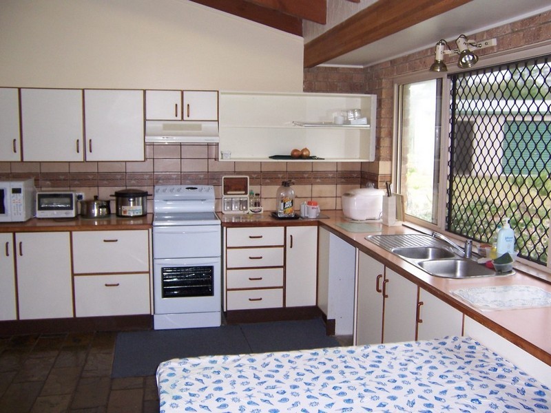 33 Campbell Parade, Beachmere QLD 4510