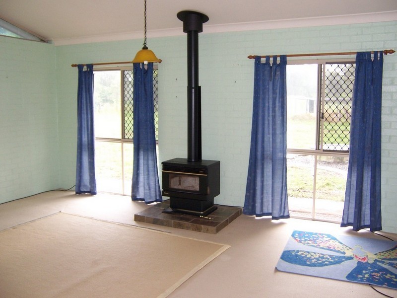 33 Campbell Parade, Beachmere QLD 4510