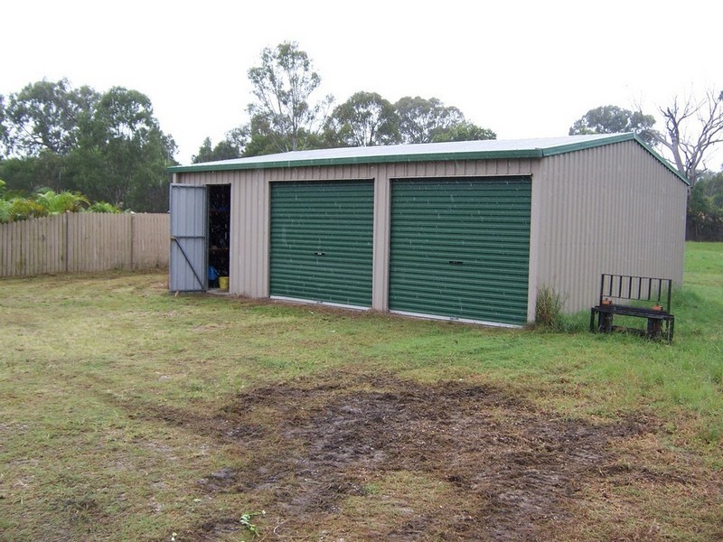 33 Campbell Parade, Beachmere QLD 4510