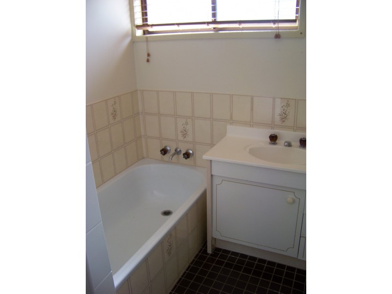 2/99 Lower King Street, Caboolture QLD 4510