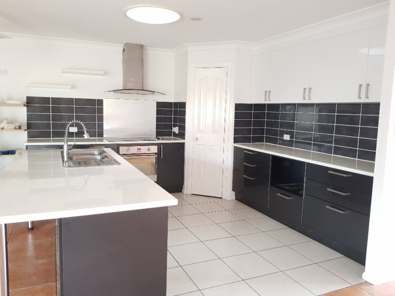 15 Wimbledon Drive, Morayfield QLD 4506