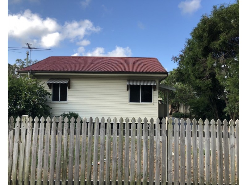 868 Beachmere Road, Beachmere QLD 4510