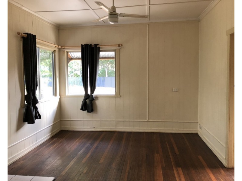 868 Beachmere Road, Beachmere QLD 4510