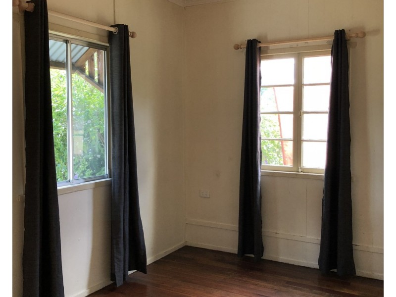 868 Beachmere Road, Beachmere QLD 4510