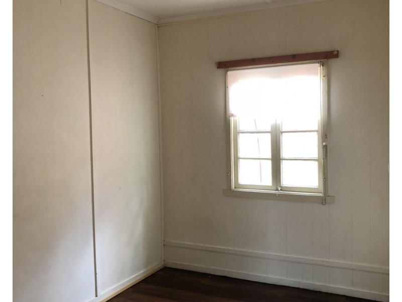 868 Beachmere Road, Beachmere QLD 4510