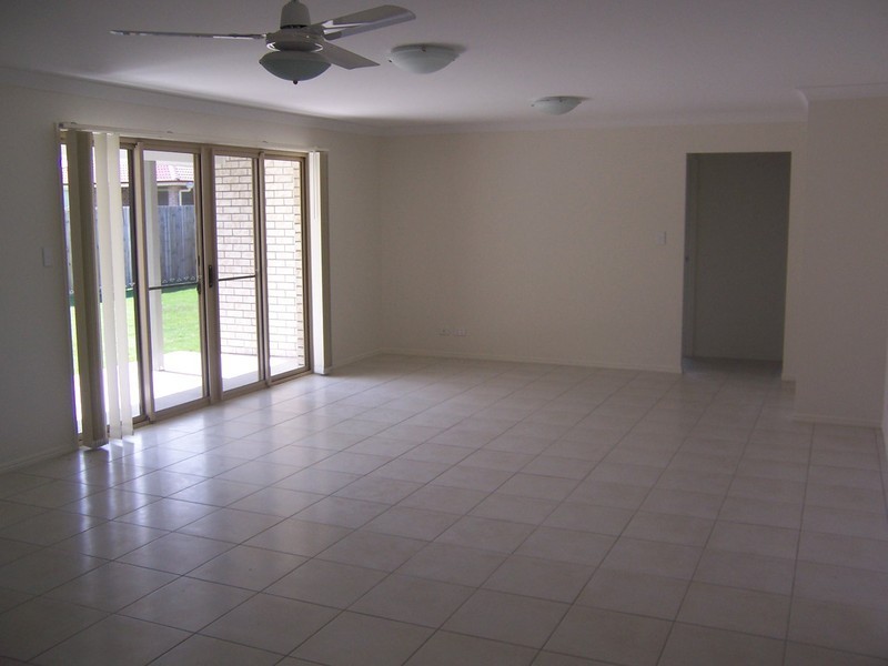 87 Sandstone Boulevard, Sandstone Point QLD 4511