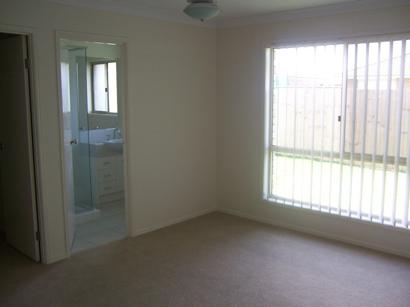 87 Sandstone Boulevard, Sandstone Point QLD 4511