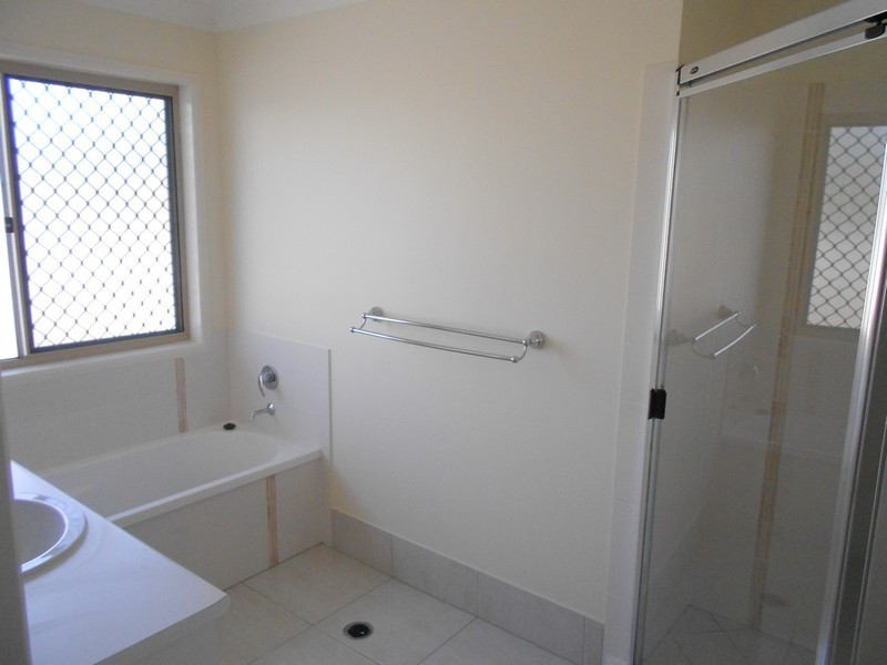 16 Leggett Street, Morayfield QLD 4506