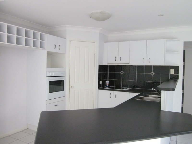 8 Tallow Court, Sandstone Point QLD 4511