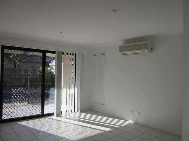 8 Tallow Court, Sandstone Point QLD 4511