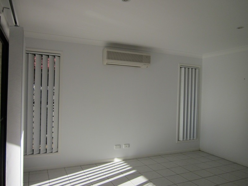 8 Tallow Court, Sandstone Point QLD 4511