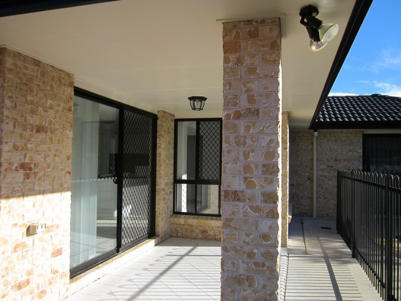 8 Tallow Court, Sandstone Point QLD 4511