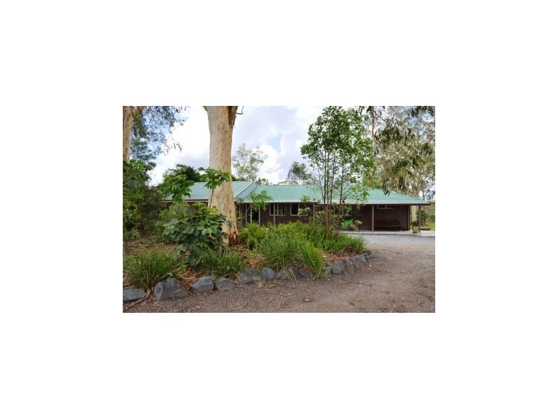 124 Hall Road, Elimbah QLD 4516