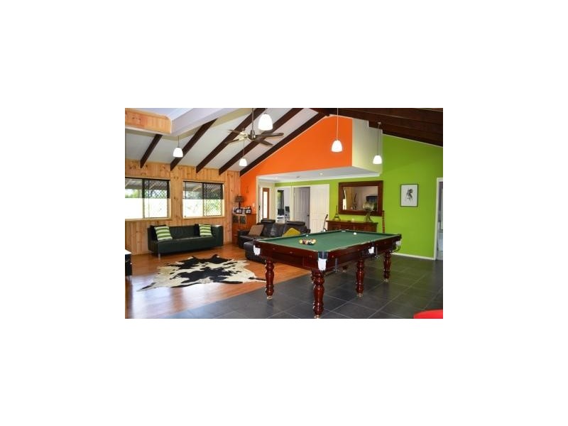 124 Hall Road, Elimbah QLD 4516