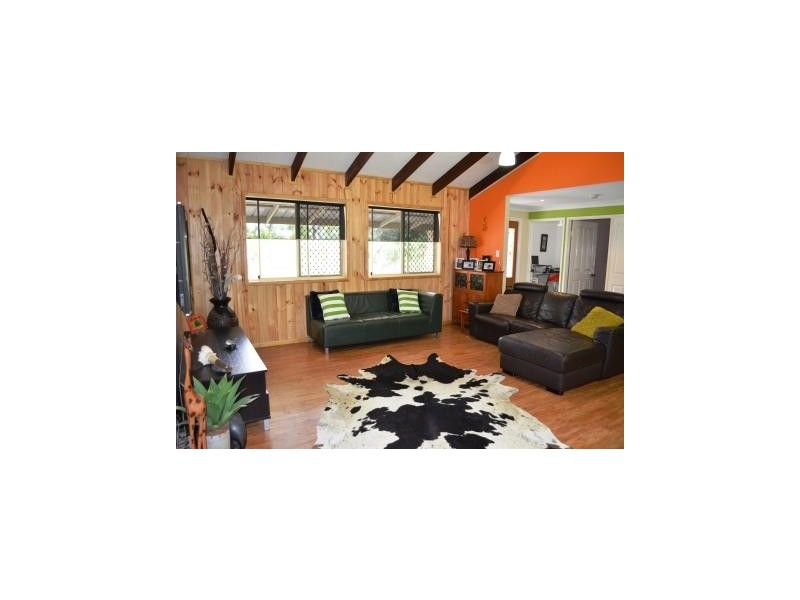 124 Hall Road, Elimbah QLD 4516