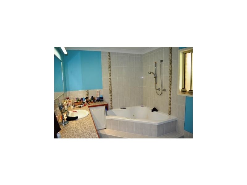 124 Hall Road, Elimbah QLD 4516