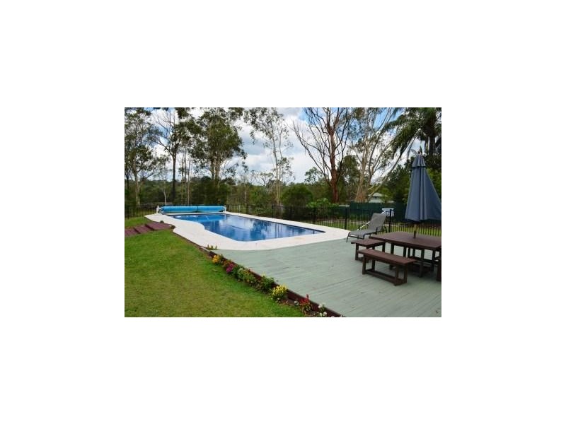 124 Hall Road, Elimbah QLD 4516