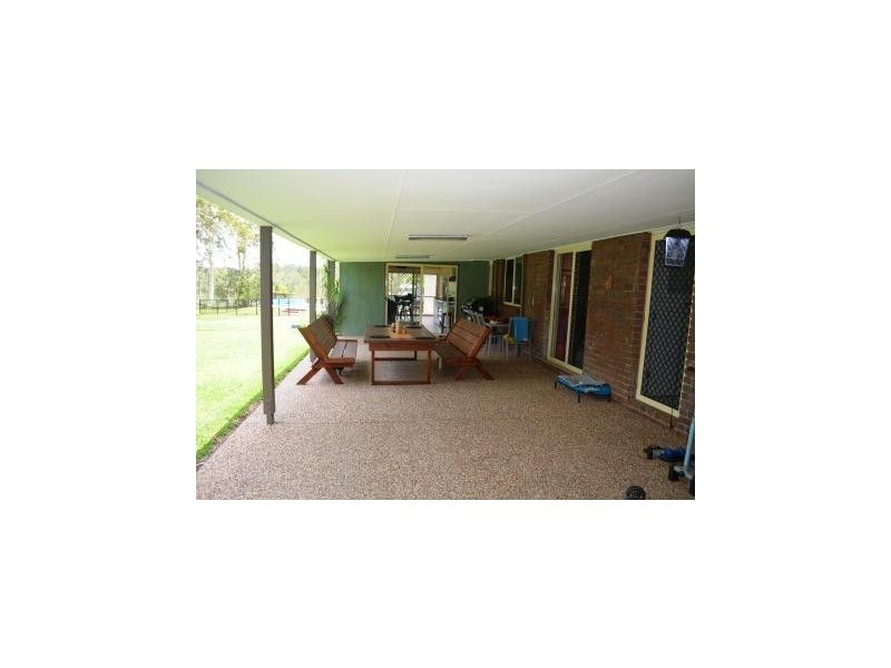 124 Hall Road, Elimbah QLD 4516