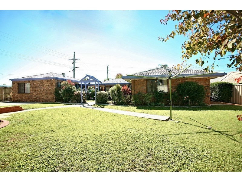 4 Alexander Crescent, Morayfield QLD 4506