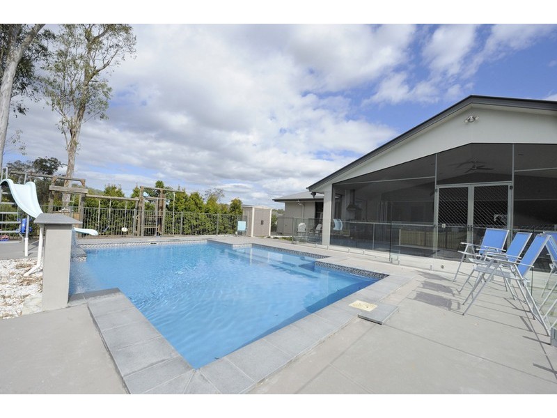 42 Three Ponds Place, Elimbah QLD 4516