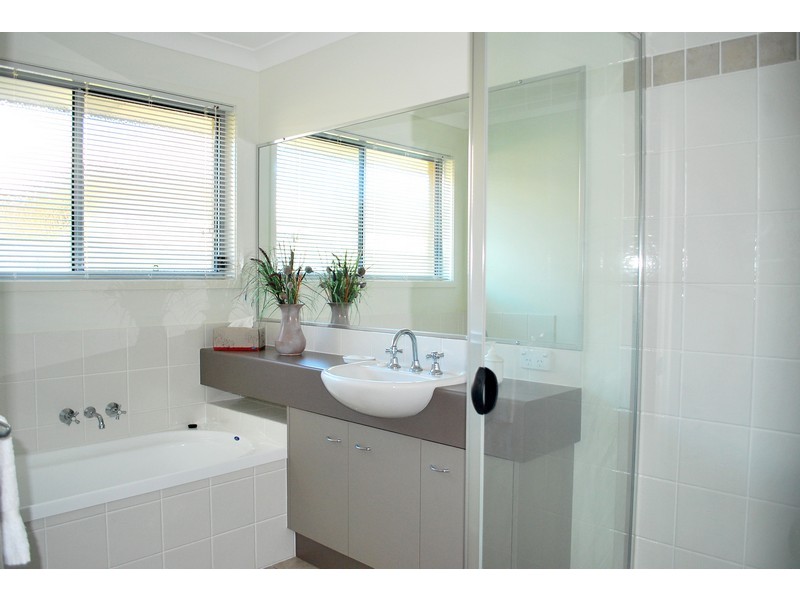 17 Maurice Avenue, Morayfield QLD 4506