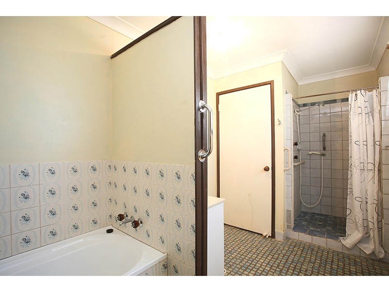 2 Patrick Street, Beachmere QLD 4510