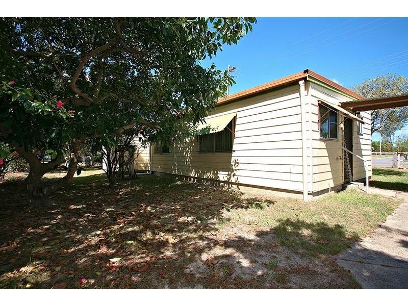 2 Patrick Street, Beachmere QLD 4510