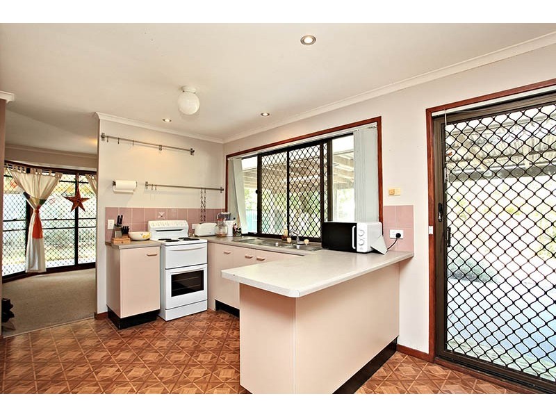 12 Fraser Place, Morayfield QLD 4506