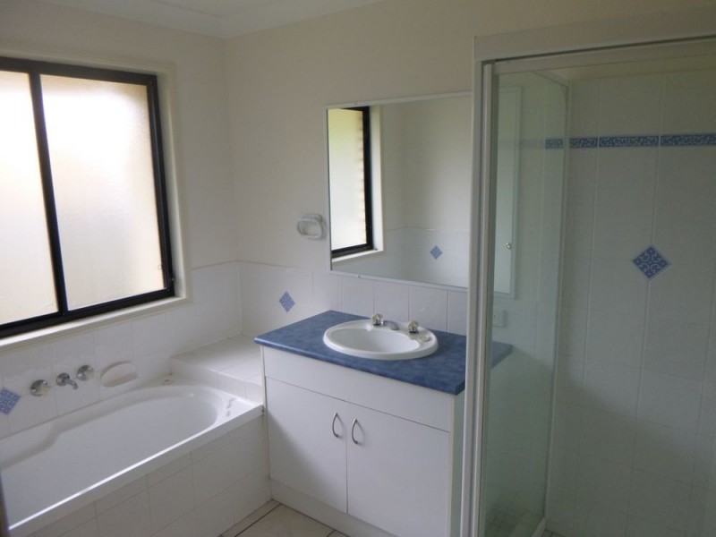 16 Sutherland Crescent, Morayfield QLD 4506