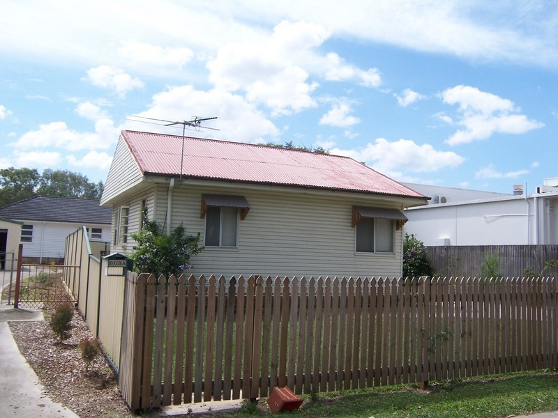 868 Beachmere Road, Beachmere QLD 4510