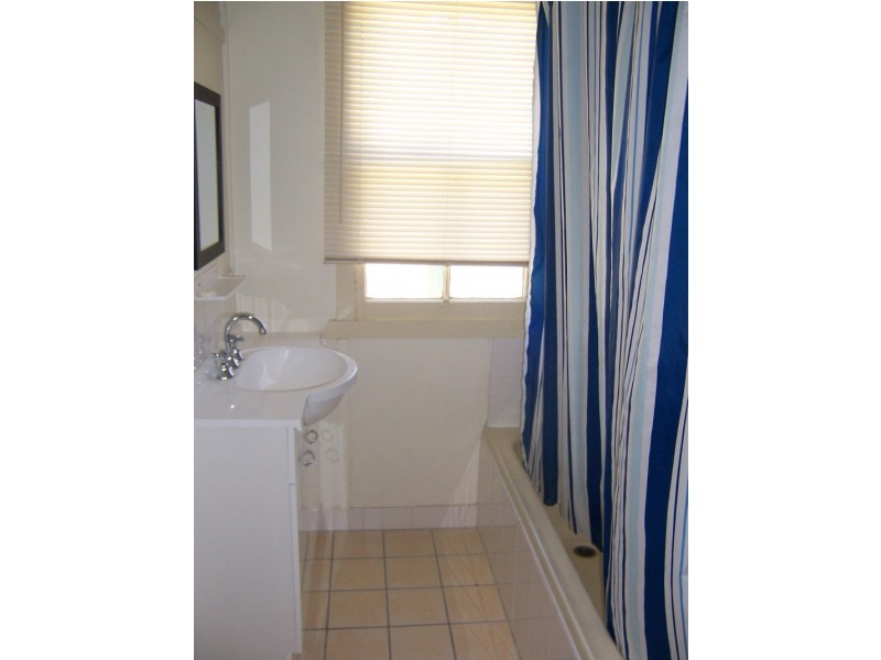 868 Beachmere Road, Beachmere QLD 4510