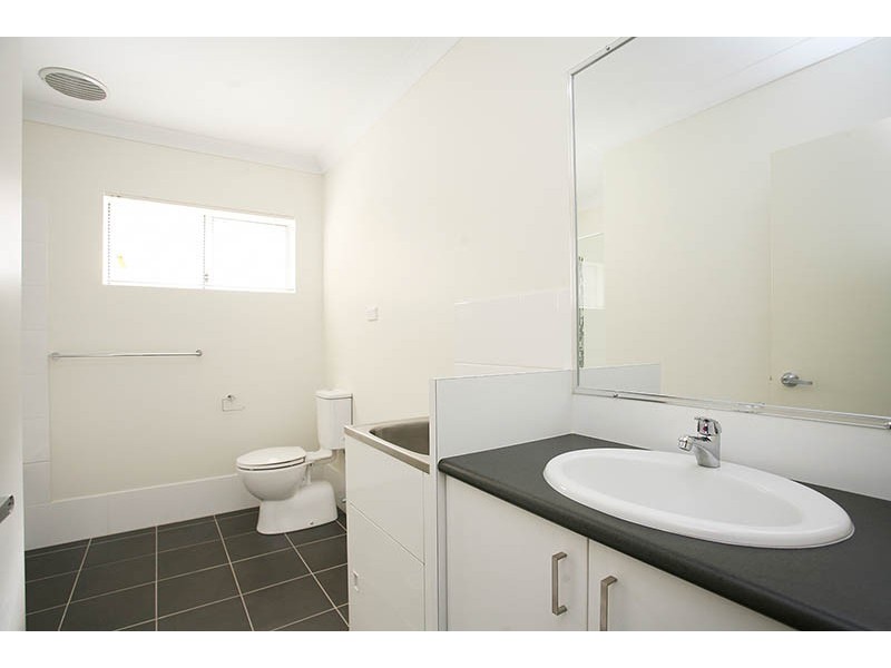 Unit 4/91-93 Lower King Street, Caboolture QLD 4510