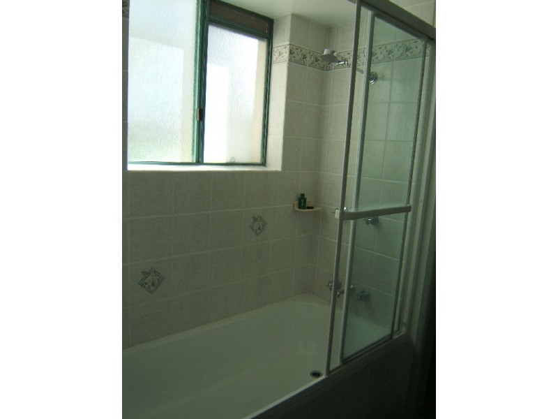 2/68 Lower Gay Terrace, Kings Beach QLD 4551