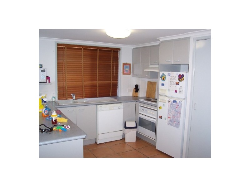 2/17 Taylor Ave, Golden Beach QLD 4551