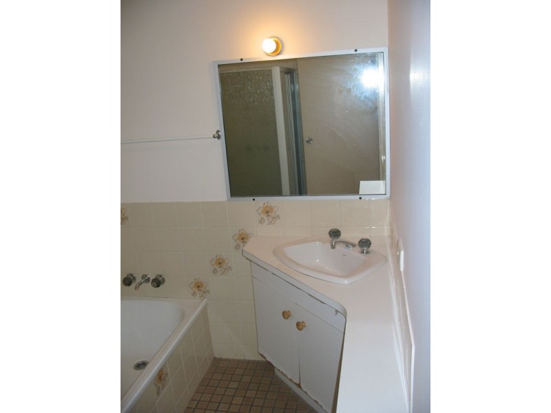 2/1 Saracen St, Battery Hill QLD 4551