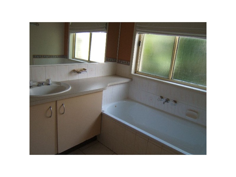 18 Ninderry Cl, Battery Hill QLD 4551