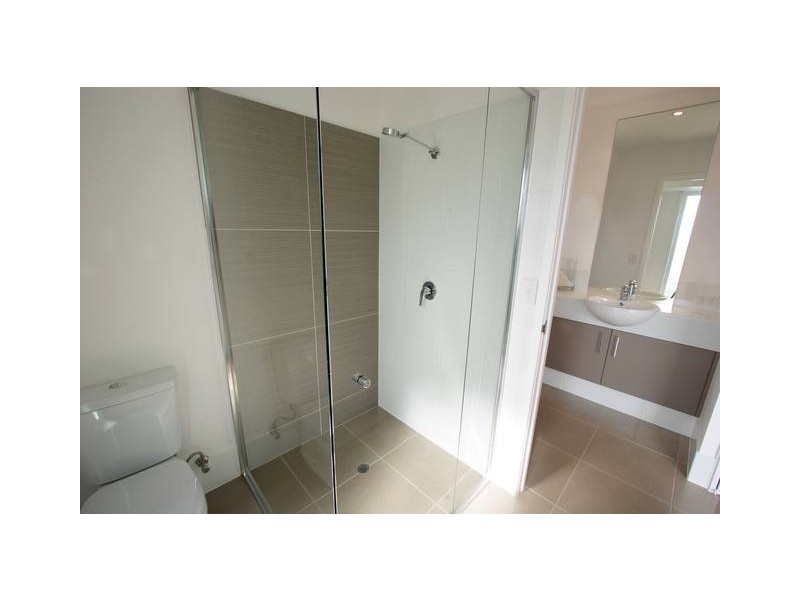 2/4 Lindesay Street, Caloundra West QLD 4551