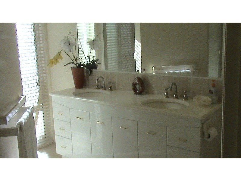 6 Heath Crt, Little Mountain QLD 4551