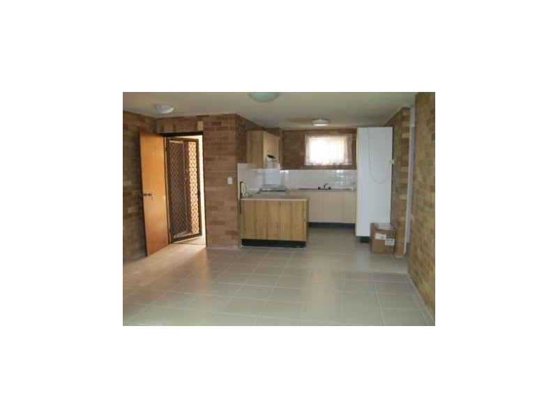 1/10 Coonowrin St, Battery Hill QLD 4551