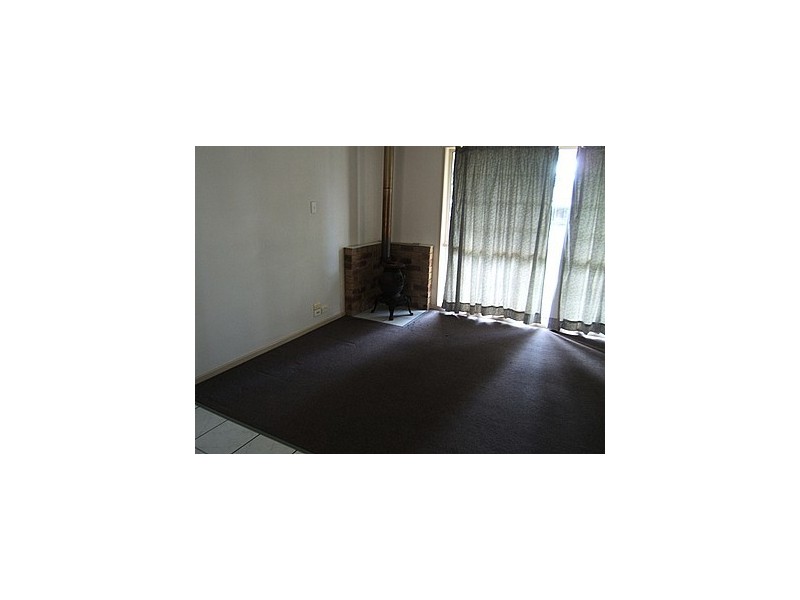 10 Laurel St, Beerwah QLD 4519