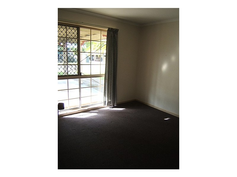 10 Laurel St, Beerwah QLD 4519
