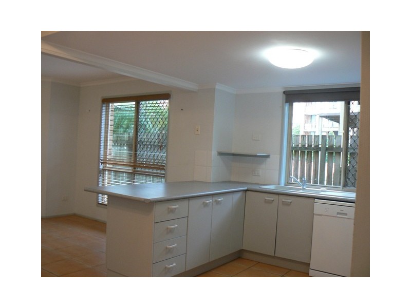 2/17 Taylor Ave, Golden Beach QLD 4551