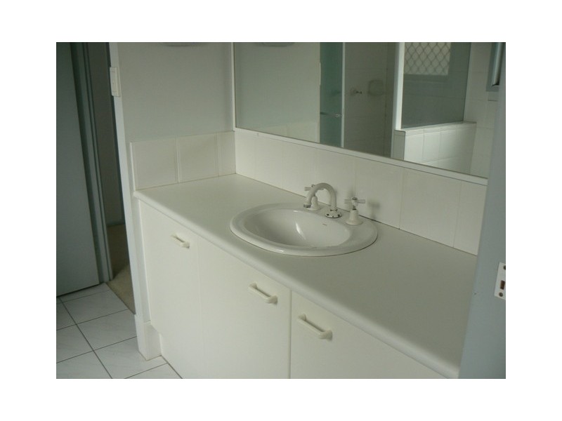 2/17 Taylor Ave, Golden Beach QLD 4551