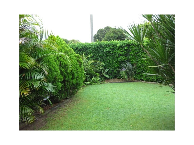 Unit 2/10  Mirnoo, Currimundi QLD 4551