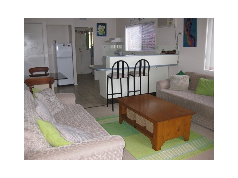 Unit 2/10  Mirnoo, Currimundi QLD 4551