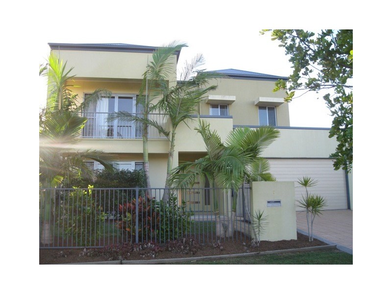 7 Tahiti Street, Kawana Island QLD 4575