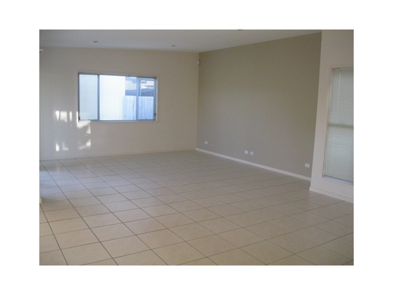 7 Tahiti Street, Kawana Island QLD 4575