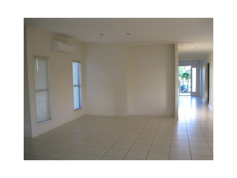 7 Tahiti Street, Kawana Island QLD 4575