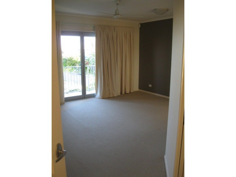 7 Tahiti Street, Kawana Island QLD 4575